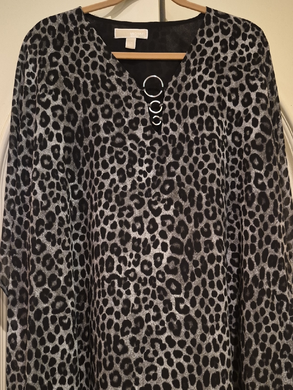 MICHAEL Michael Kors Black & Gray Leopard Print V-Neck Tunic with Ring Detail